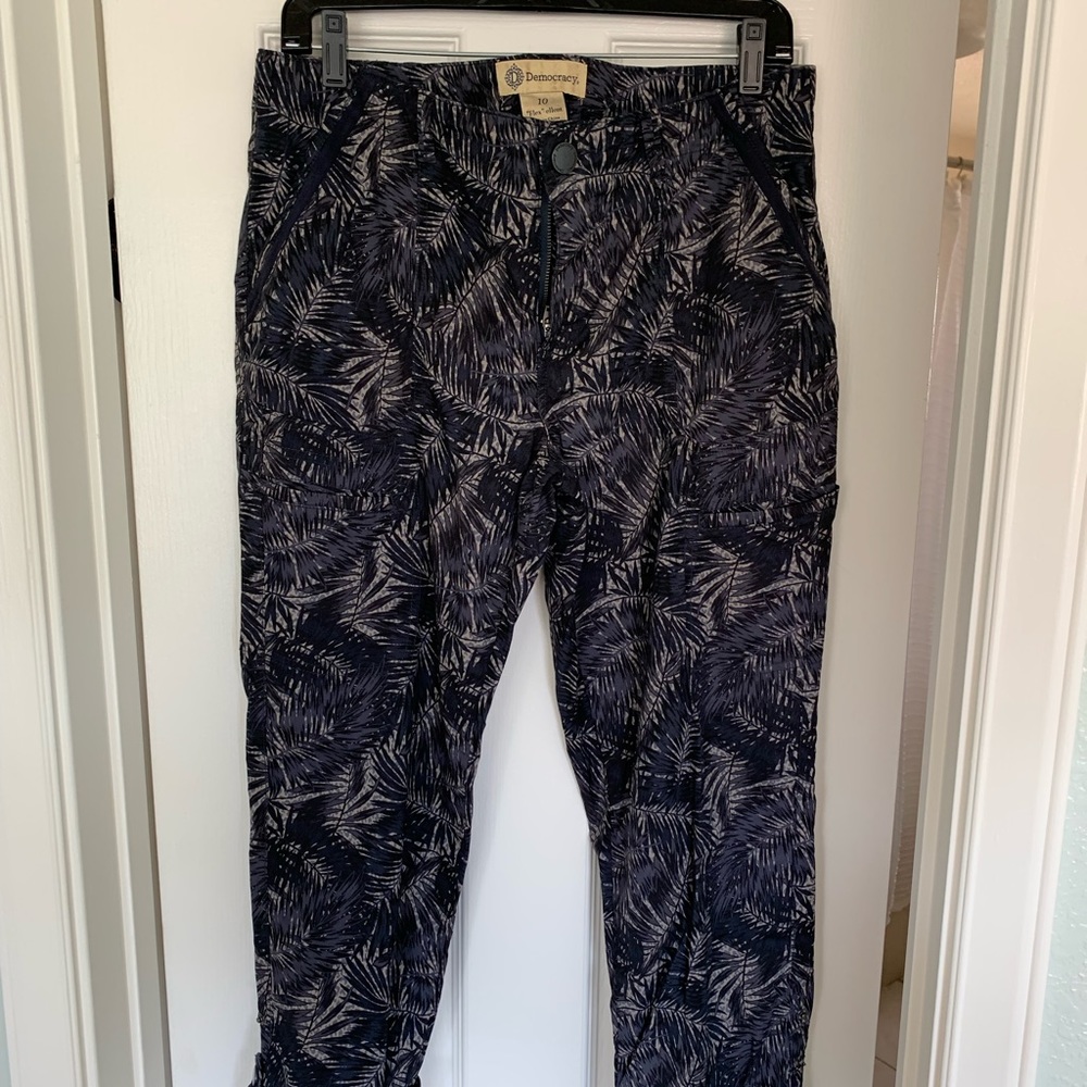 Leaf print capris, navy blue and beige